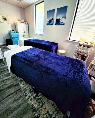 Refresh Massage & Bodywork offers couples massage!