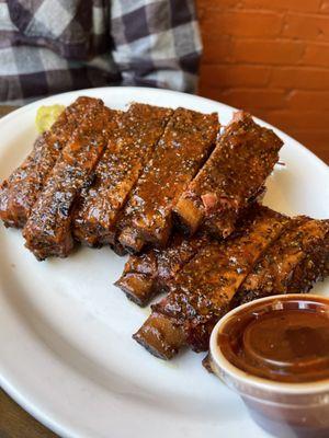 Full rack of pepper ribs with their amazing bbq sauce