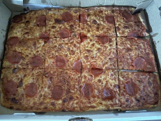 Large Pepperoni Pizza