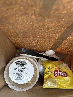 Matzo ball soup  32 oz matzo ball soup