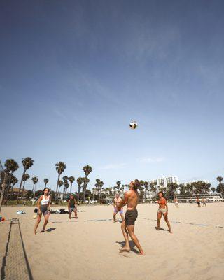 Santa Monica Beach Volleyball - offers 3 different levels of classes. Beginners (no experience needed), intermediate, and advanced.