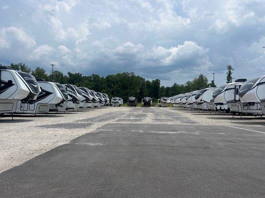 New 5th wheel line up