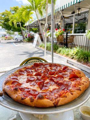 Large extra pepperoni pizza