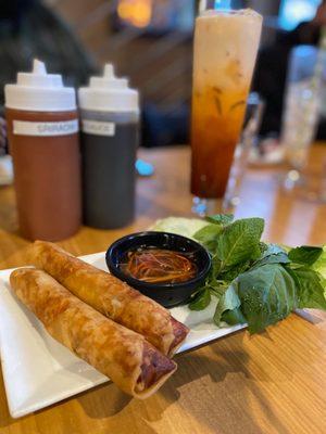 Pork and shrimp crispy rolls / Thai tea