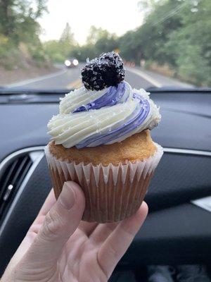 The amazing Blackberry cupcake!