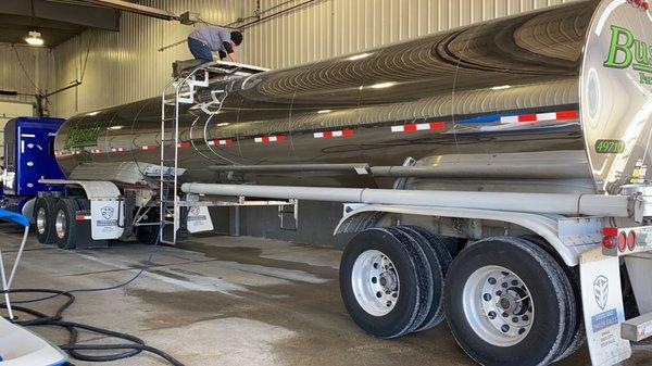 Washing inside tanker