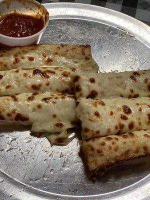 Cheese bread with real cheese and ranch or Marina