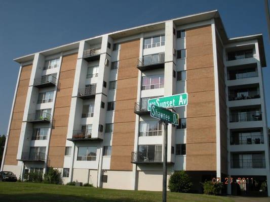 Great downtown location with river view. 2 and 3 bed units available now!