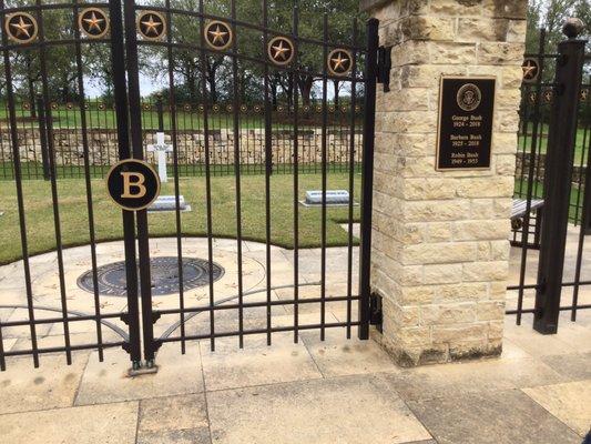 Overview of Bush gravesites.