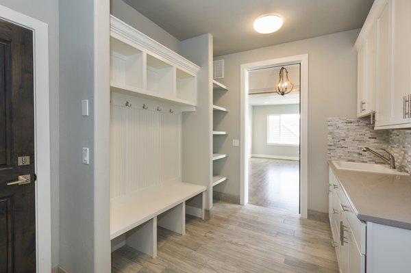 Laundry, Mudroom, Closet Cabinet