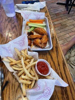 Kids wings and fries