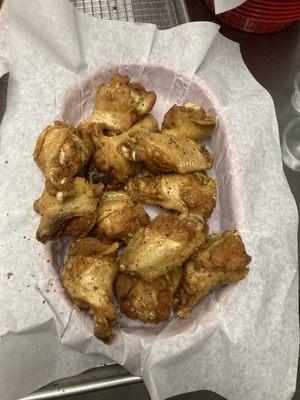 Lemon pepper wings comes with ranch or blue cheese