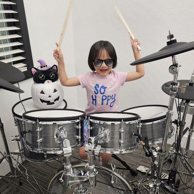 Drum lessons for kids are fun!