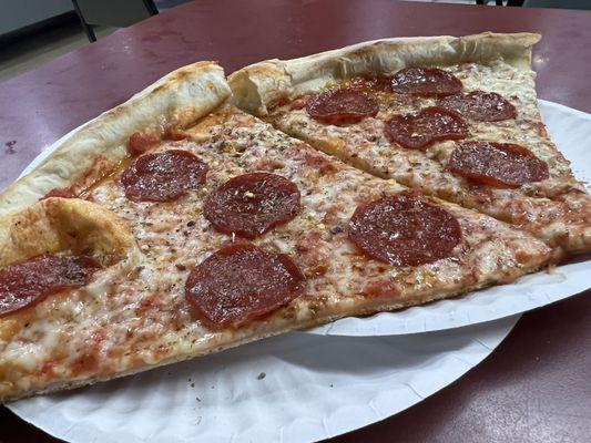 Pepperoni pizza. Crispy and good.