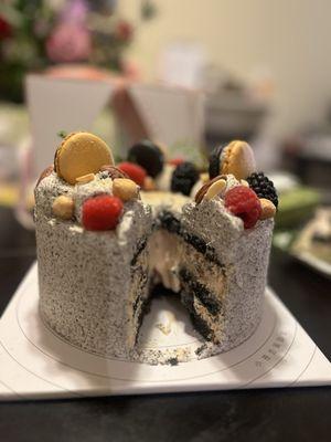 Black sesame lava cake