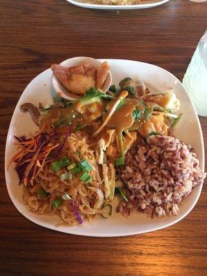 Lunch special with Rama beef, pad Thai, crab delight and rice!