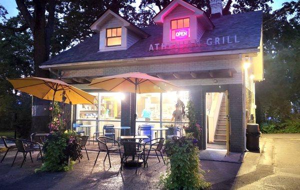 Cozy lil spot to grab yummy to-go, or dine on the patio