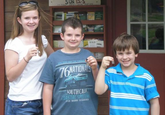 yes you can find gold at WagonMaster Adventure Ranch - Salty Dog Gem Mine