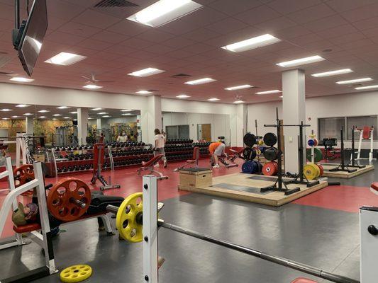 Free weights / lifting room