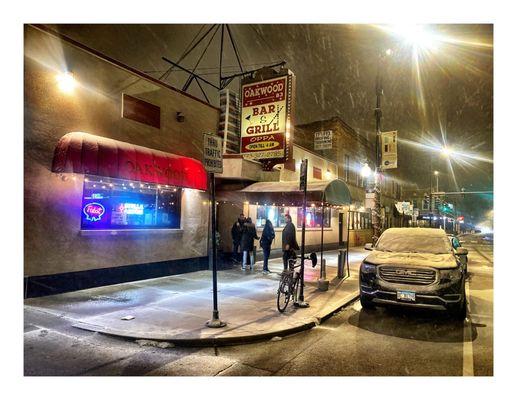 Late Night Stop @ Oakwood 83 . 1959 W Montrose Ave, Chicago, IL  Old Dive Bar American/Greek Grill Jukebox. Open Late to 4am. Cool!