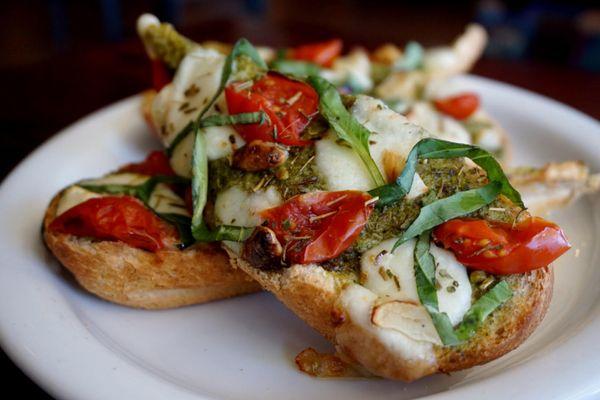 Mozzarella Pesto Crostini