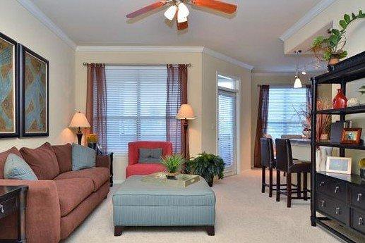 Turnberry 1bd- Living room