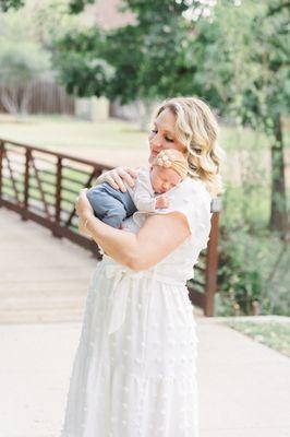 Outdoor Newborn Photo Session at Katherine Fleischer Park - Mom and Baby