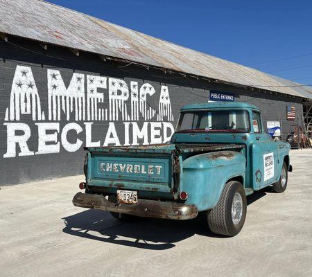 Really awesome americana antiques can be found at this store!