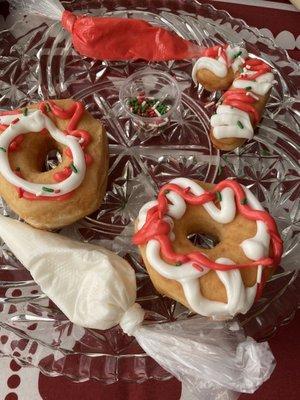 Christmas kit comes with a small container of sprinkles and two piping bags of icing.