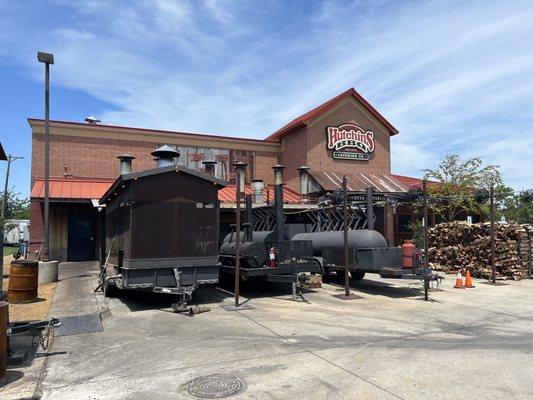 Holds a crowd. Lines like any other BBQ chain.