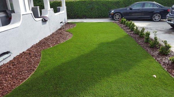 A proper execution of the wave pattern with landscape edging can change the average lawn to a beautifully crafted outdoor living space.