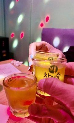 당신과 함께 있는 곳이 내가 제일 좋아하는 곳입니다 ! Lilikoi Soju! K-Cheers!