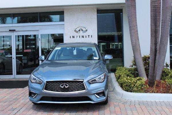 Exterior INFINITI entryway