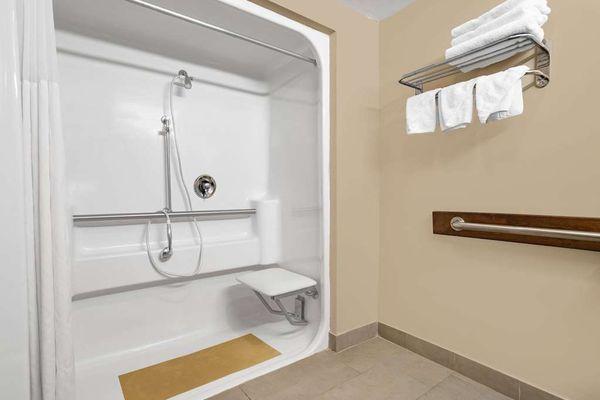 Guest room bath