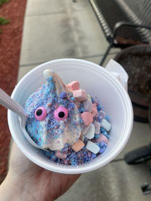 Small amaretto & blue moon with cotton candy crunch & marshmallow charms