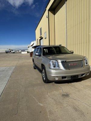 Yukon Denali XL
 All wheel drive
 6.2L V8