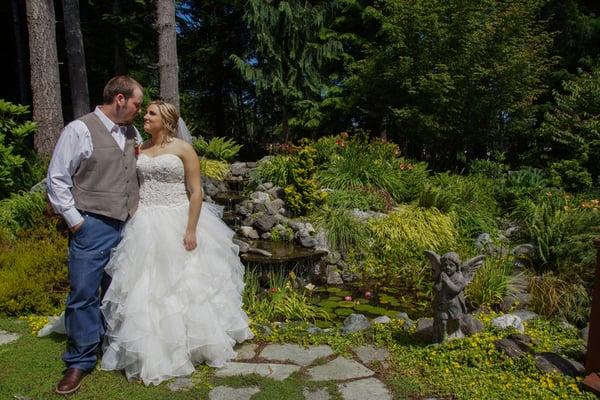 Amy and Cody in Fern Acres, Forks WA. What an amazing couple. It was such a wonderful wedding!