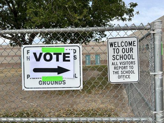 D ' Voting with NO line !!! Lorna Kesterson Elementary School Henderson (all schools closed today) T 11-5-24