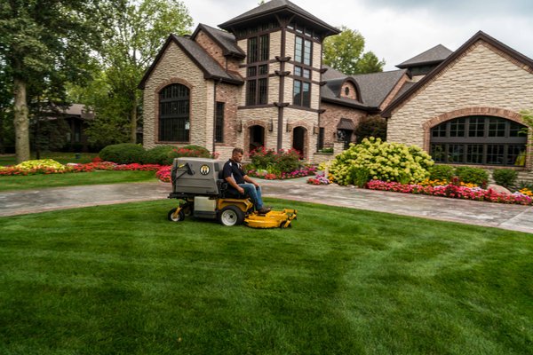 Mowing, lawn service, Lawn service