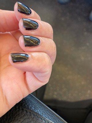 It's only been 6 days since this gel manicure and on day 4 it already starting chipping. Also the edges were never even painted!