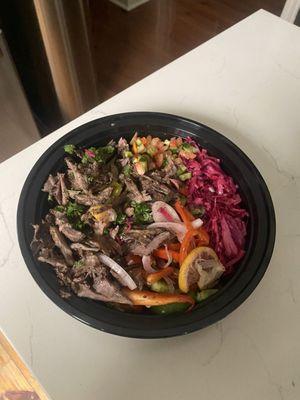 Shawarma bowl with fresh vegetables