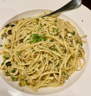 Linguini and white clam sauce