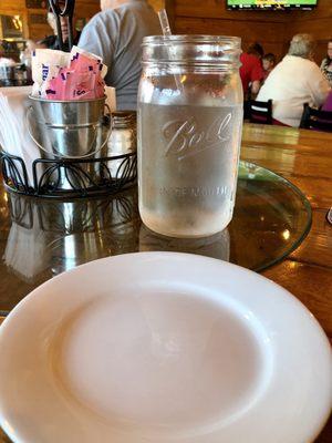 Drinks served in Ball Mason jars.