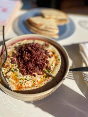 Hummus with beef