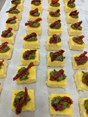 Polenta bites with pesto and sundried tomato - gluten free