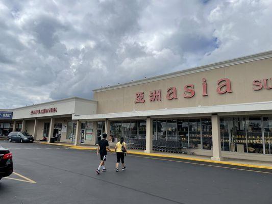 Restaurant is inside the grocery store