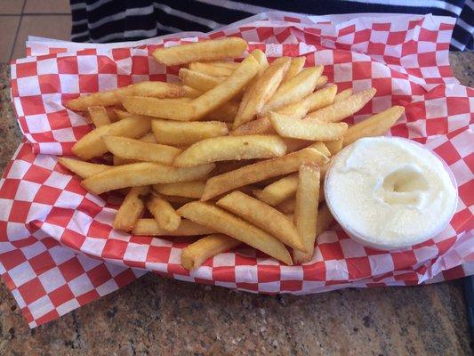 Fries with amazing garlic sauce!