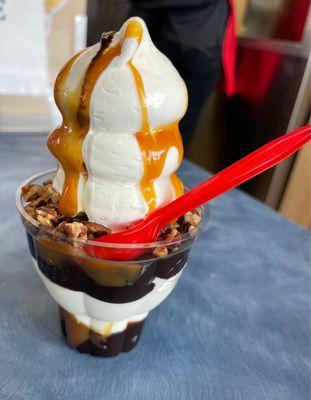 Mudslide: hot fudge and caramel sauce, topped with toasted pecans ****so good!