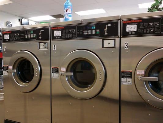 Passing thru town and found this clean laundromat off of I-80. A basic wash cost $2.50 for a small load. Dryer is .25 for 6 min