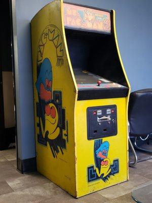 Free vintage Ms PacMan game while I wait for my car?  Yes, please! The best garage I've ever experienced.  Great service. And Ms PacMan!!